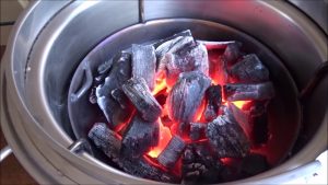 ¿Puedo echar carbón vegetal a una estufa de leña?